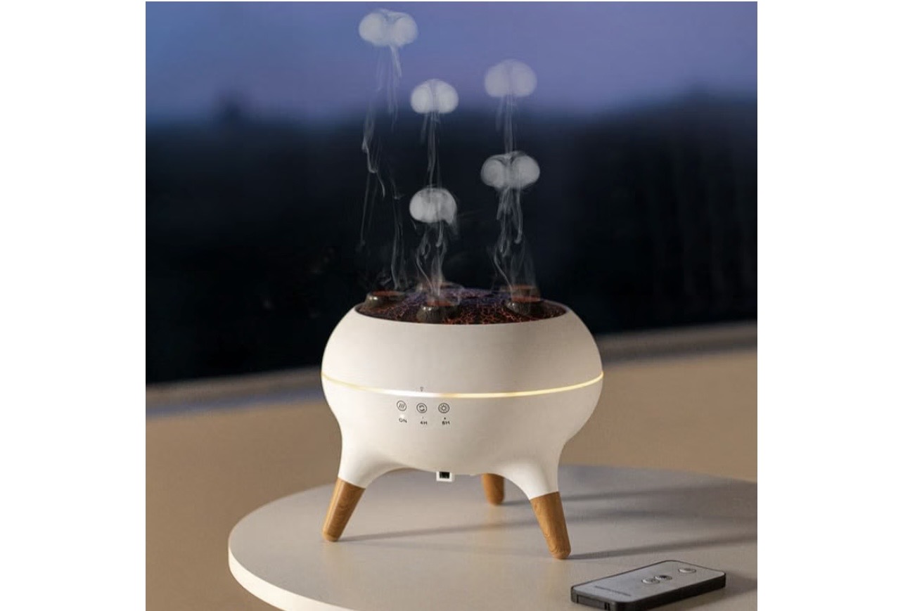 クラゲ型アロマディフューザー加湿器がお気に入り。癒やしの空間を作る万能インテリア家電