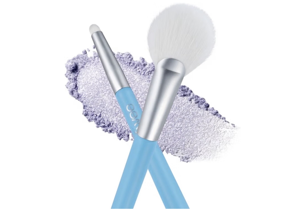 ふんわりツヤ肌を叶える。fweeのFeather-Like Dual Highlighterブラシが便利すぎる件